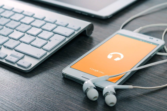 User behavior types of music playlist creation: How do users create music playlists on music streaming services?